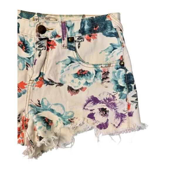 FREE PEOPLE Boho Floral Lightweight Distressed Denim Cut Offs Shorts Size 29 - Picture 6 of 10
